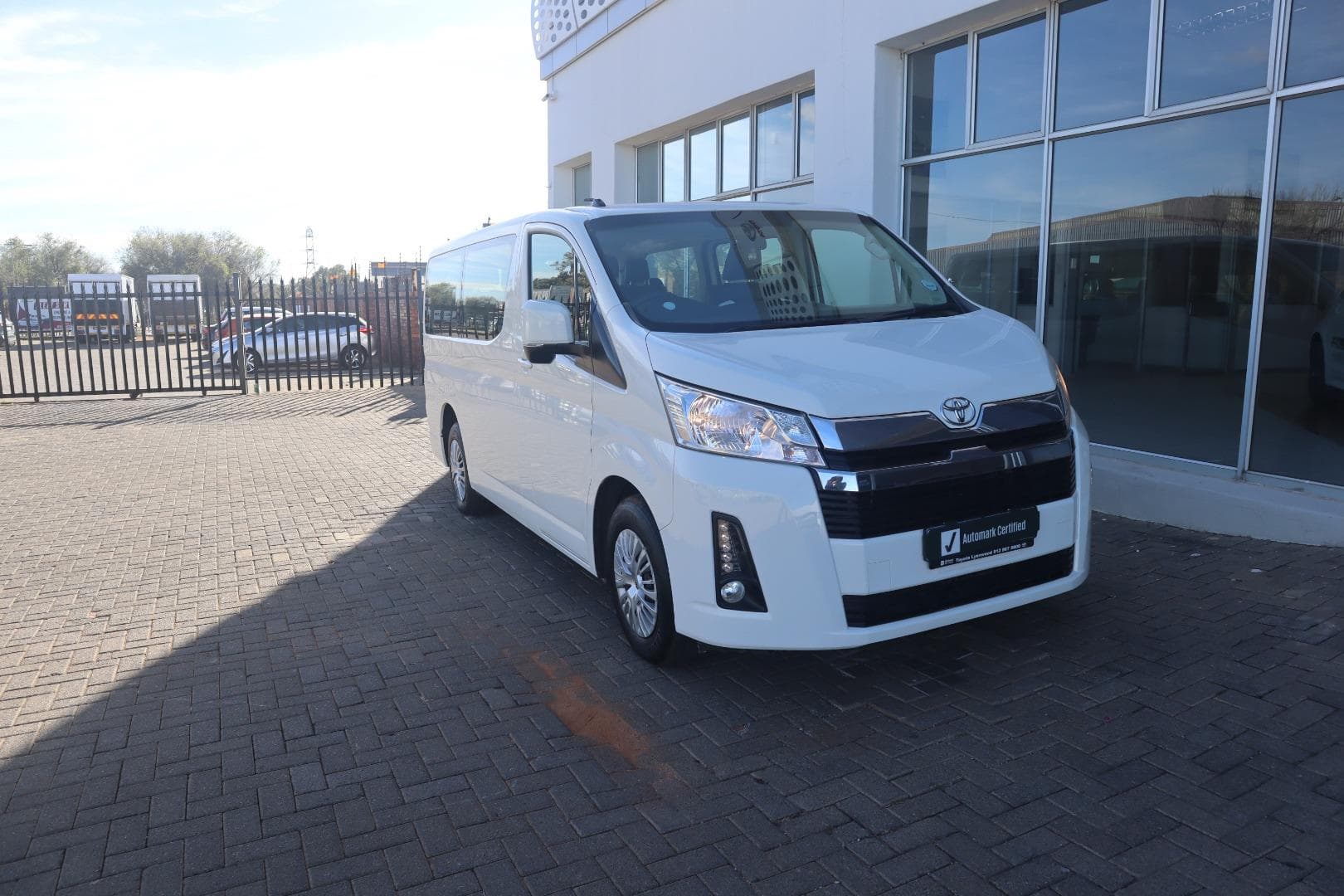 Toyota Quantum 2.8 LWB Bus 11-Seater GL